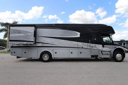 2023 Dynamax Dx3 34KD