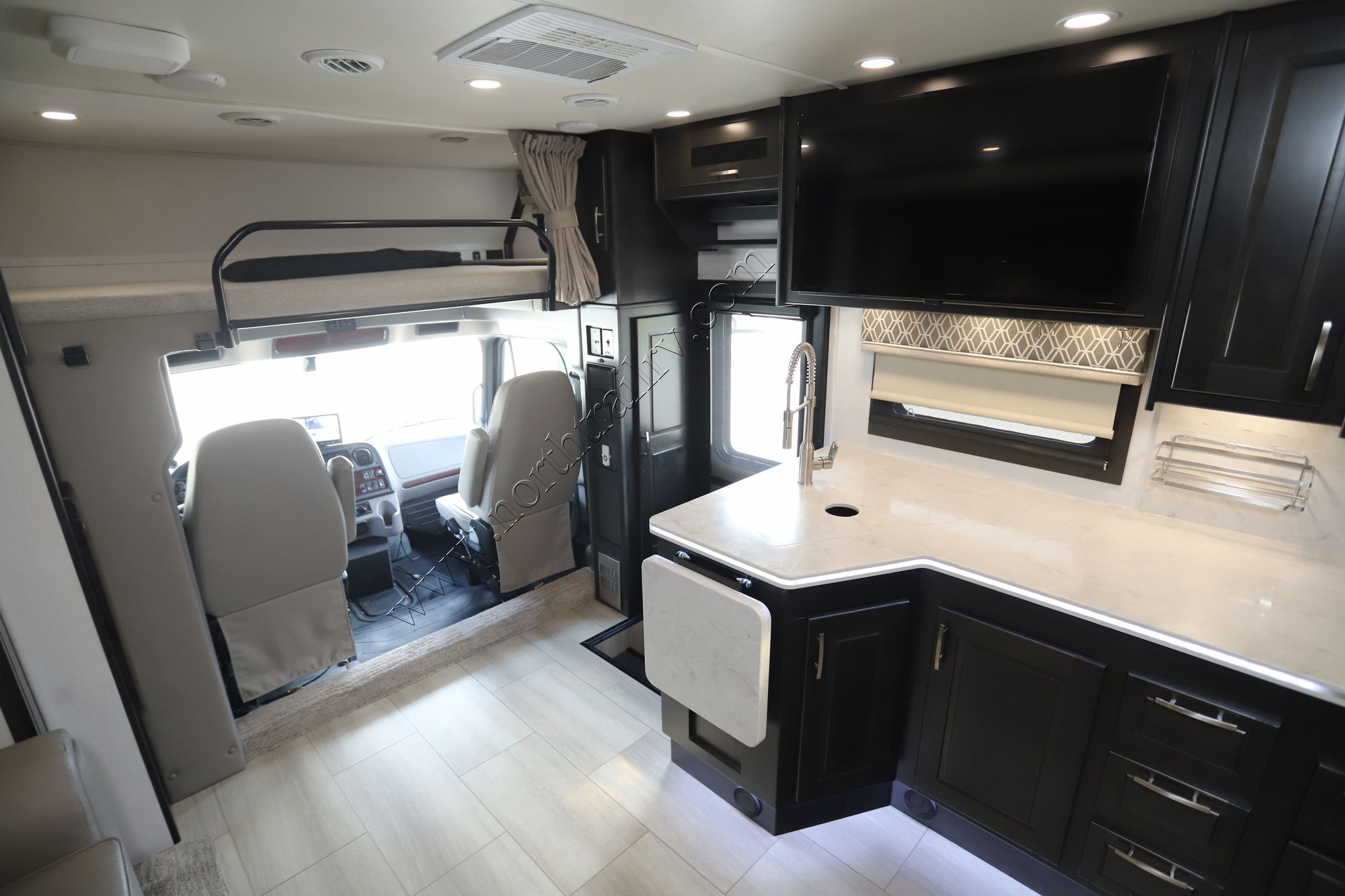 Used 2023 Dynamax Dx3 34KD Super C  For Sale