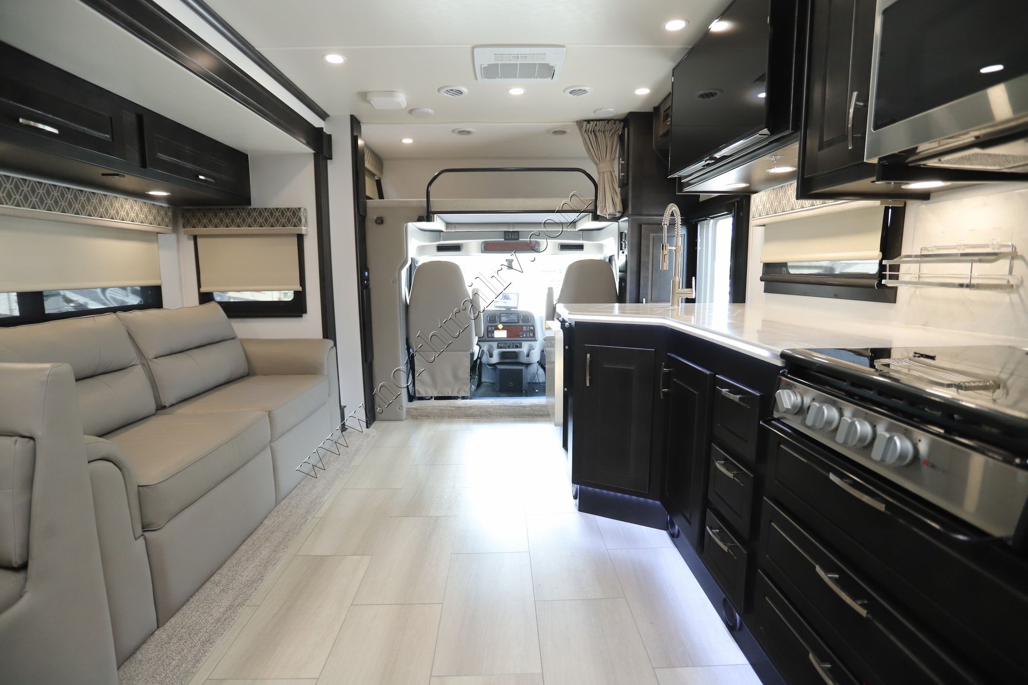 Used 2023 Dynamax Dx3 34KD Super C  For Sale