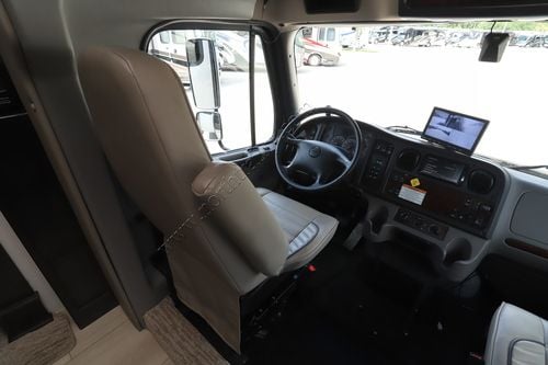 2023 Dynamax Dx3 34KD