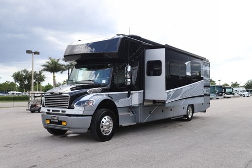 2023 Dynamax Dx3 34KD