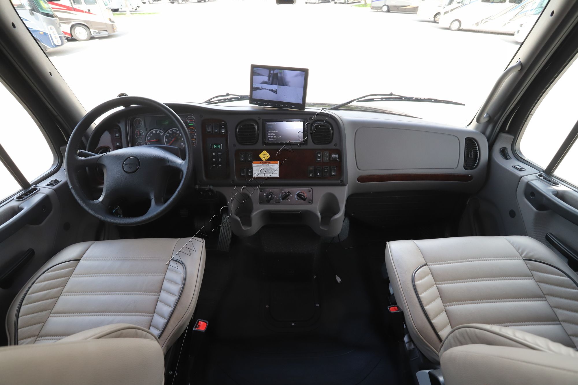 Used 2023 Dynamax Dx3 34KD Super C  For Sale