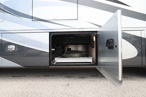2018 Tiffin Motor Homes Phaeton 40IH