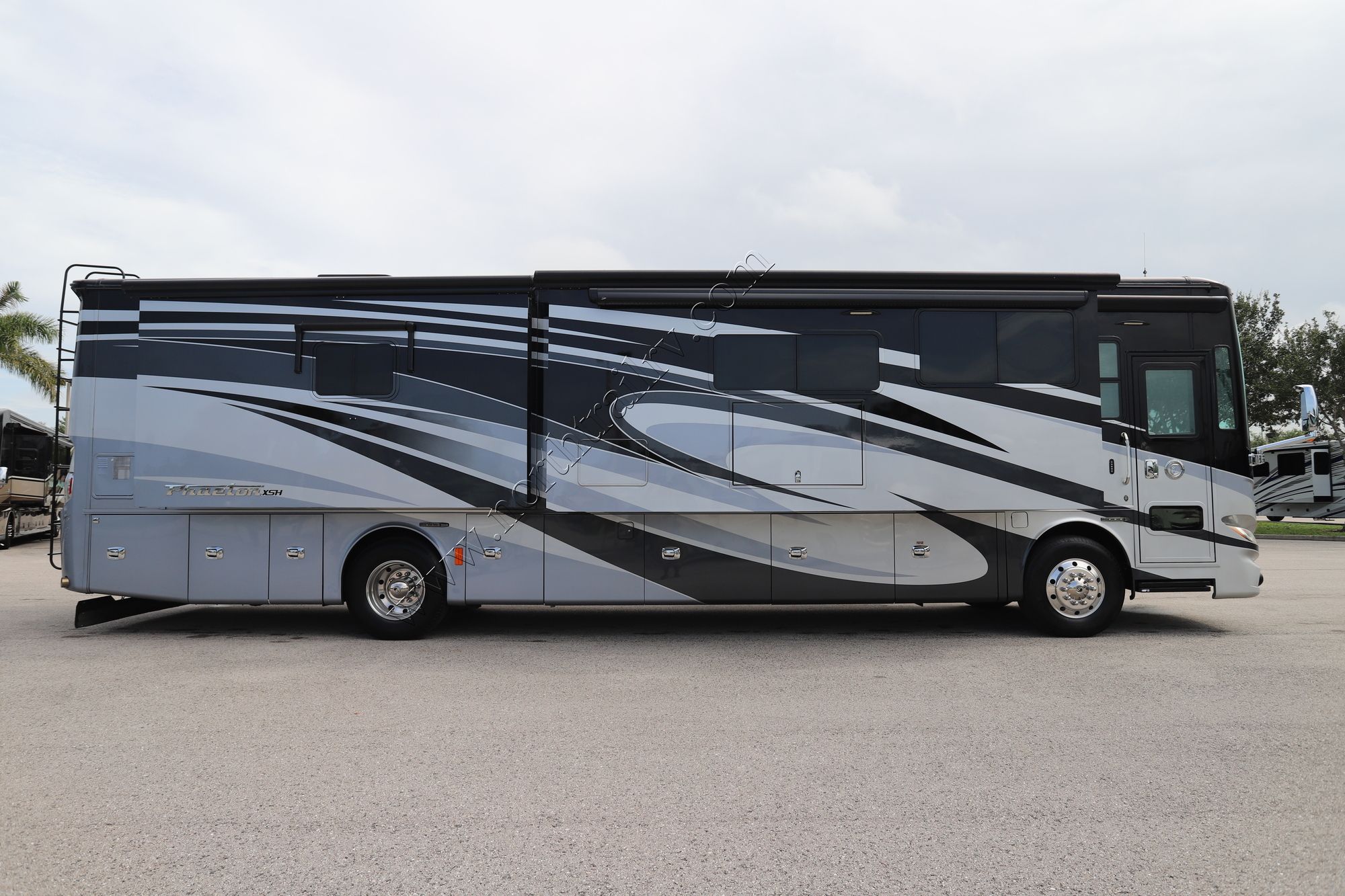 Used 2018 Tiffin Motor Homes Phaeton 40IH Class A  For Sale