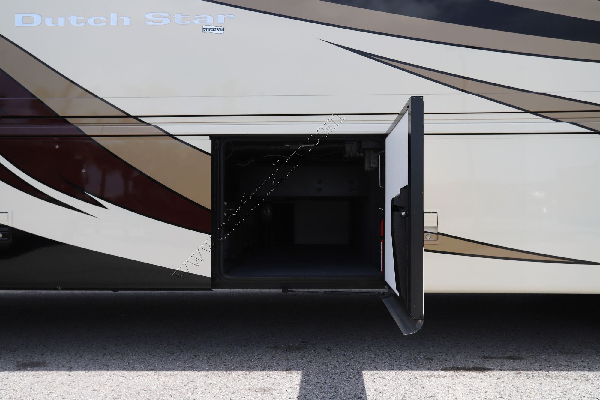 Used 2014 Newmar Dutch Star 4369 Class A  For Sale