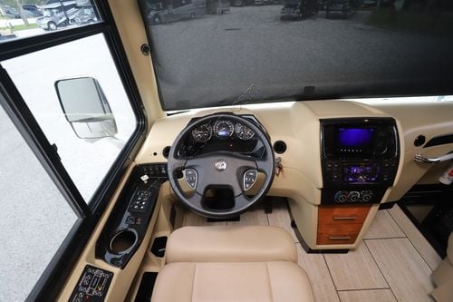 2019 Tiffin Motor Homes Breeze 33BR
