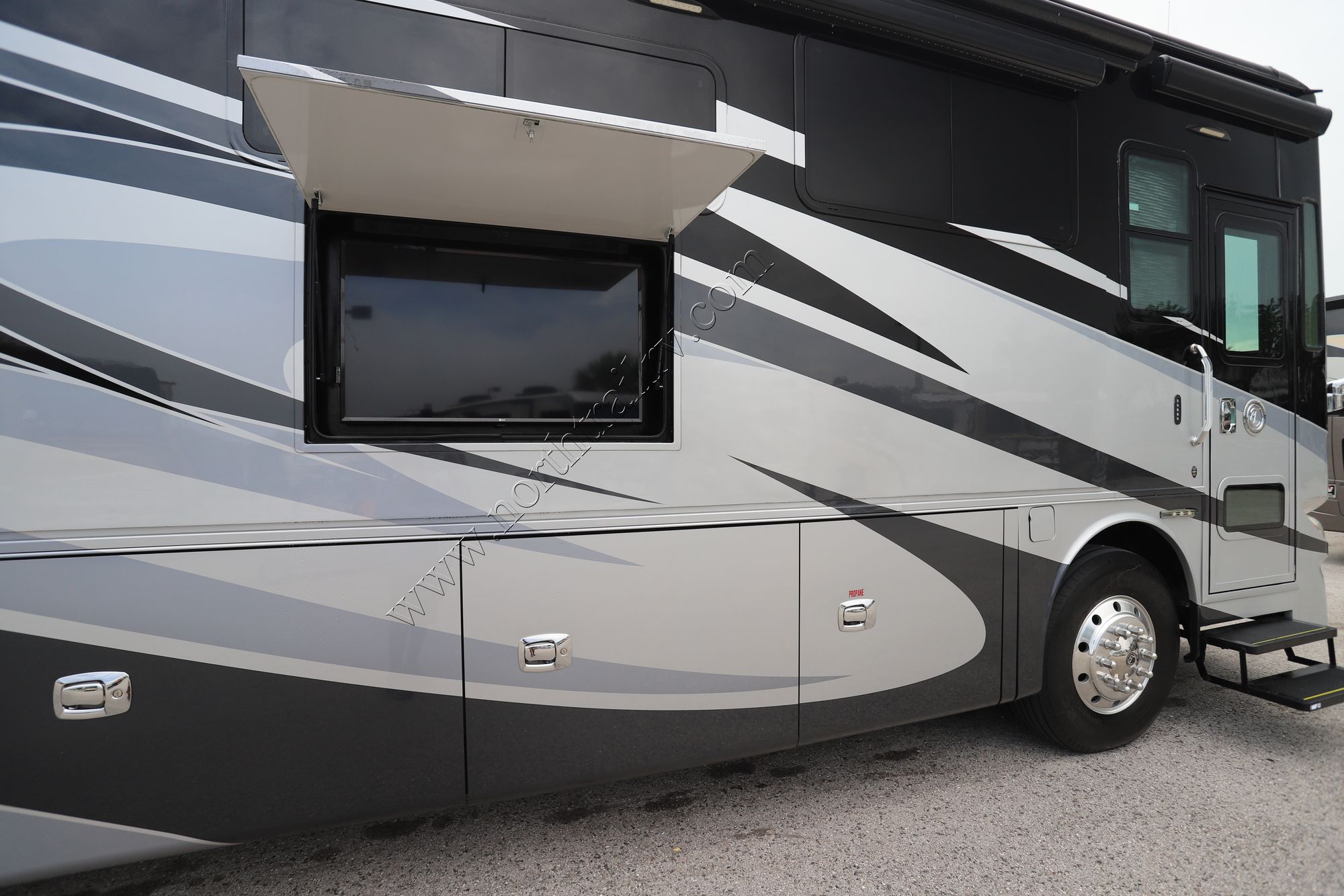 Used 2018 Tiffin Motor Homes Phaeton 40IH Class A  For Sale