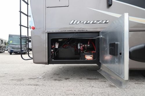 2019 Tiffin Motor Homes Breeze 33BR