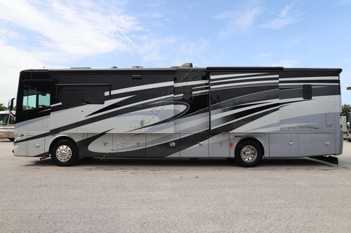 2018 Tiffin Motor Homes Phaeton 40IH