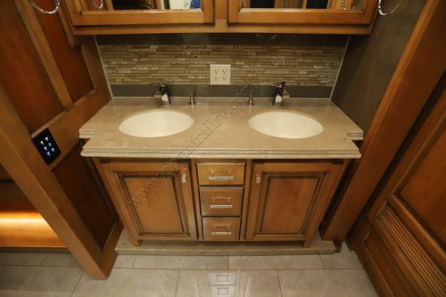 2018 Tiffin Motor Homes Phaeton 40IH