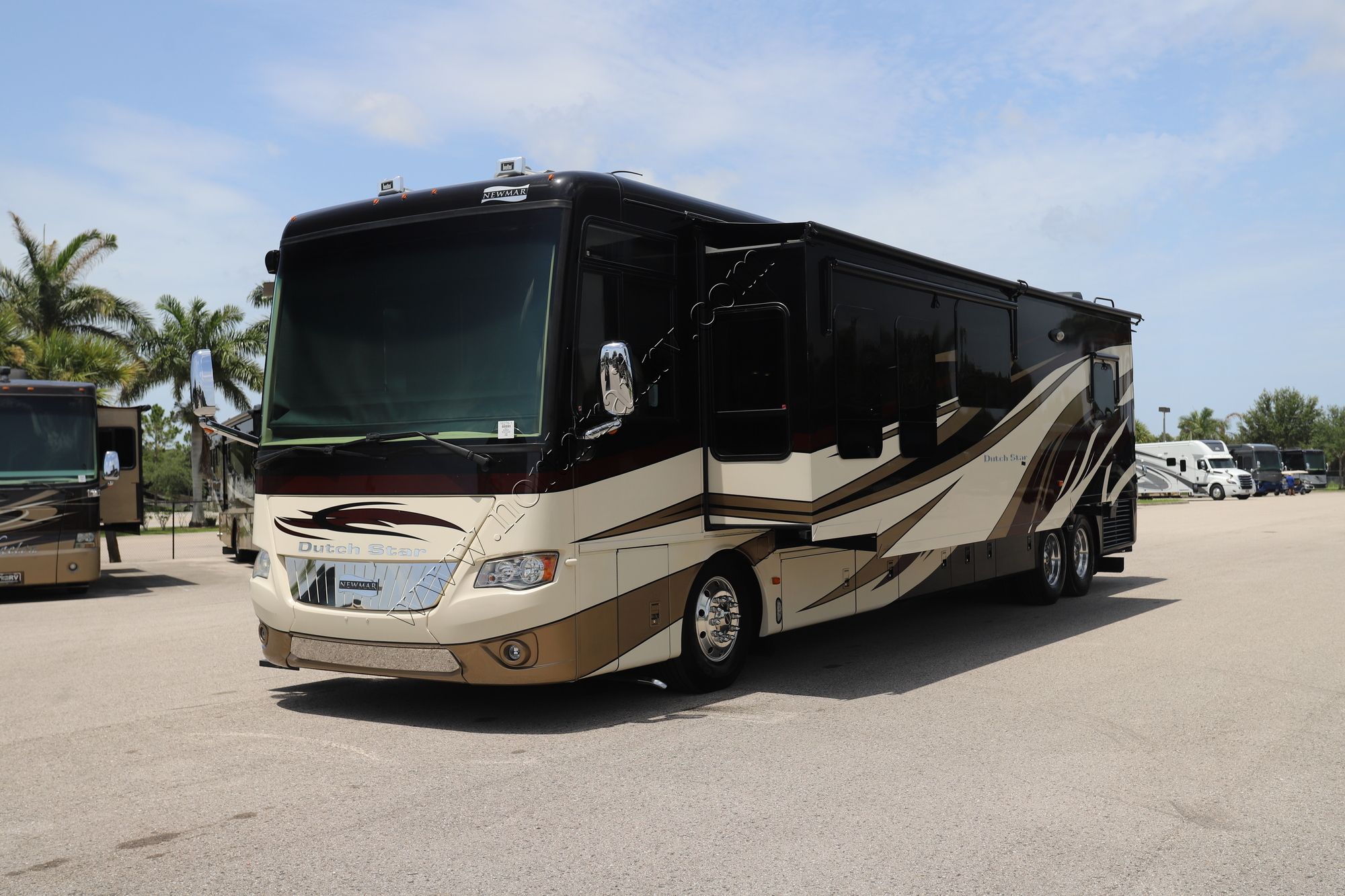 Used 2014 Newmar Dutch Star 4369 Class A  For Sale