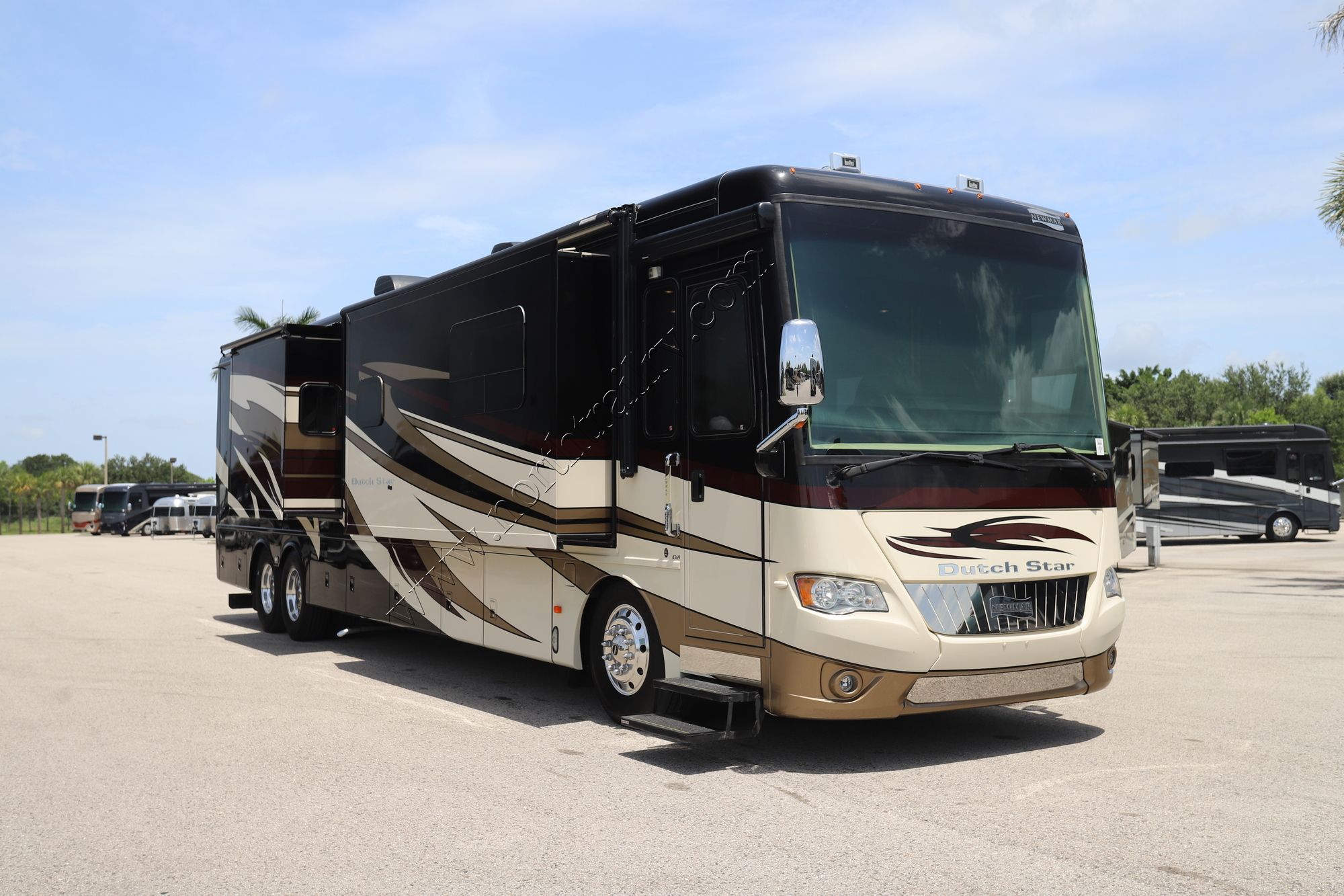 Used 2014 Newmar Dutch Star 4369 Class A  For Sale