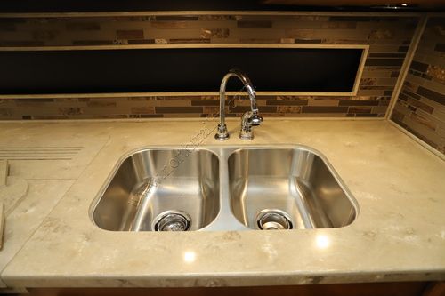 2019 Tiffin Motor Homes Breeze 33BR