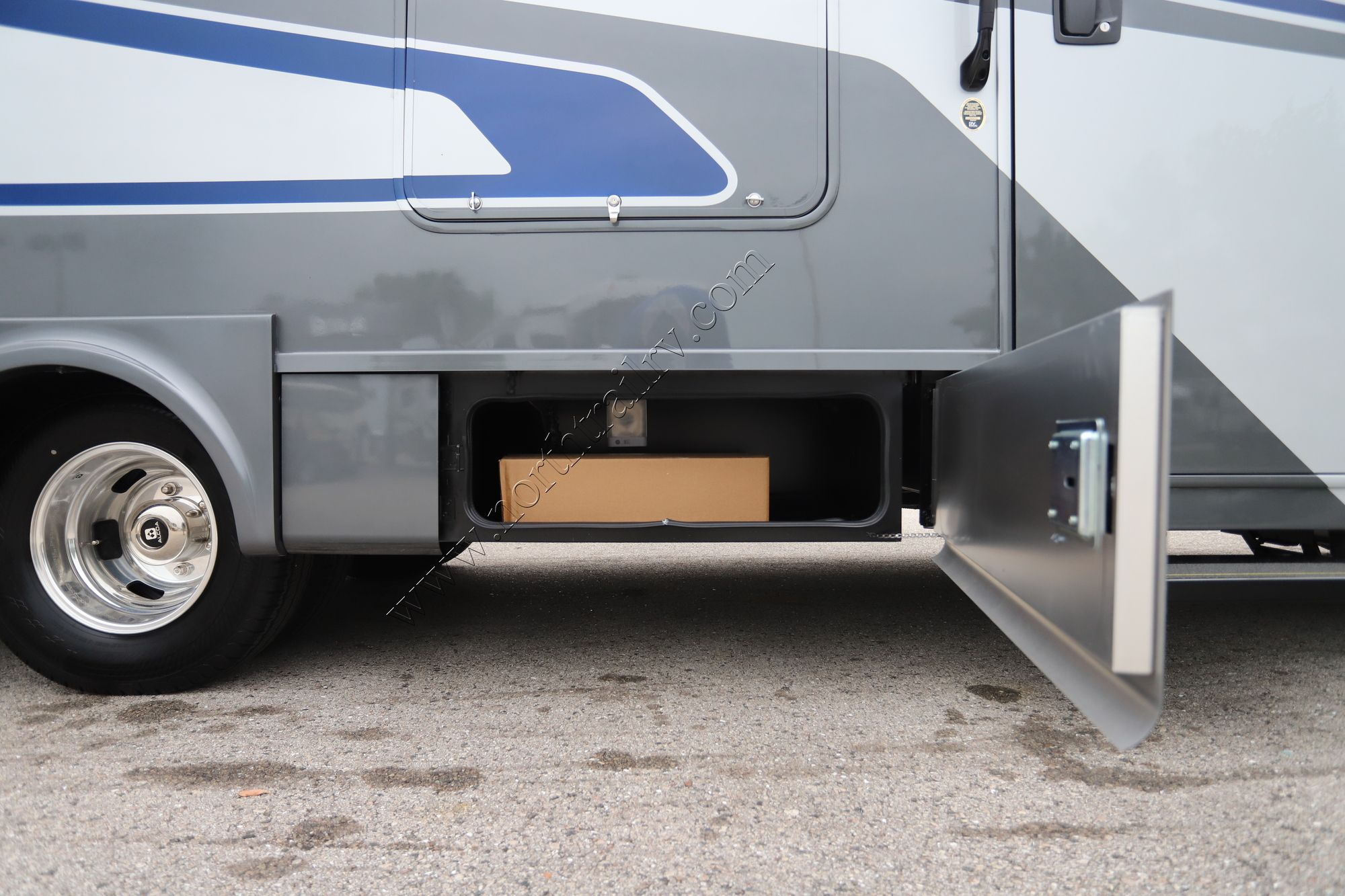 New 2026 Tiffin Motor Homes Wayfarer 25XRW Class C  For Sale