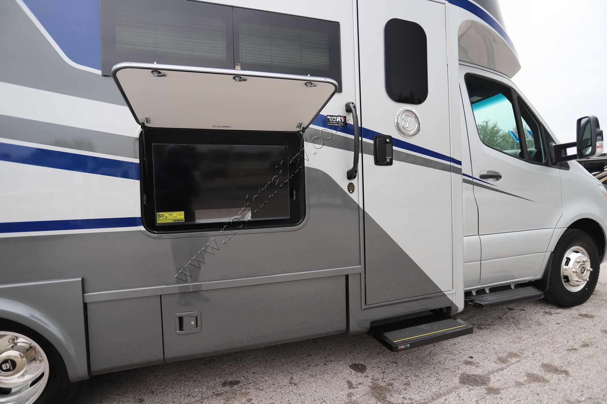 New 2026 Tiffin Motor Homes Wayfarer 25XRW Class C  For Sale