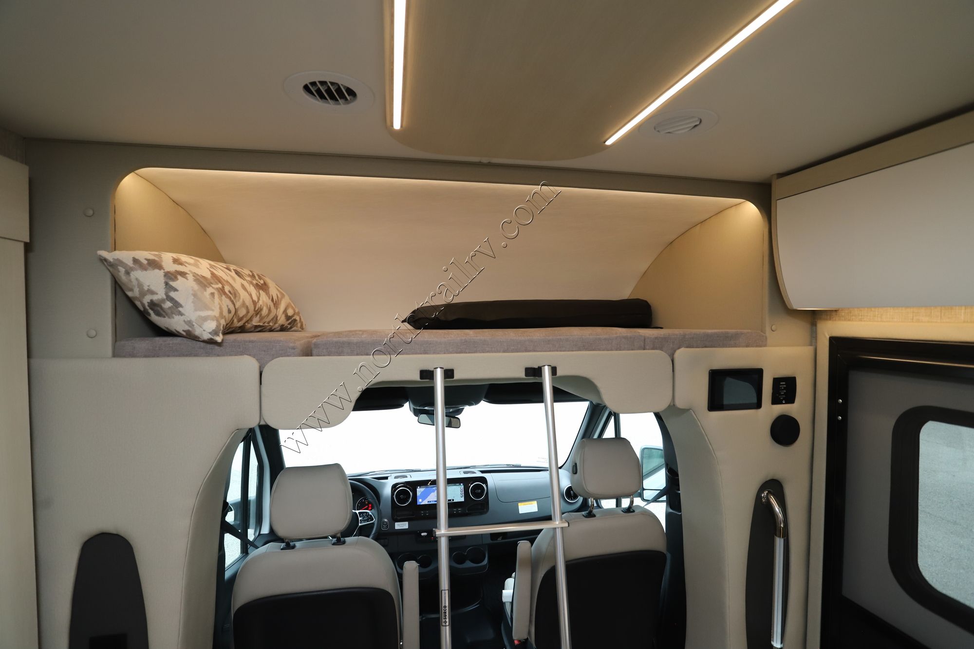 New 2026 Tiffin Motor Homes Wayfarer 25XRW Class C  For Sale