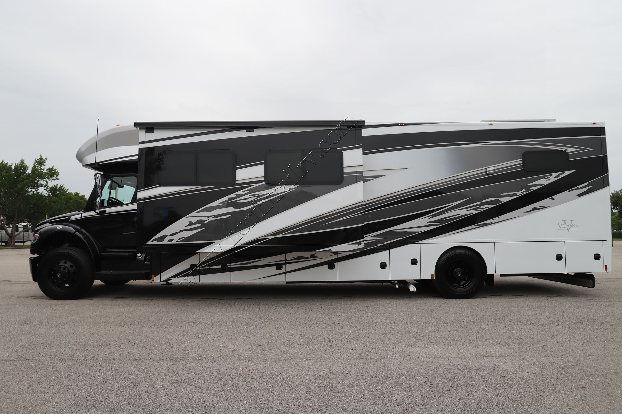 New 2026 Renegade Rv Verona 40VBH Super C  For Sale