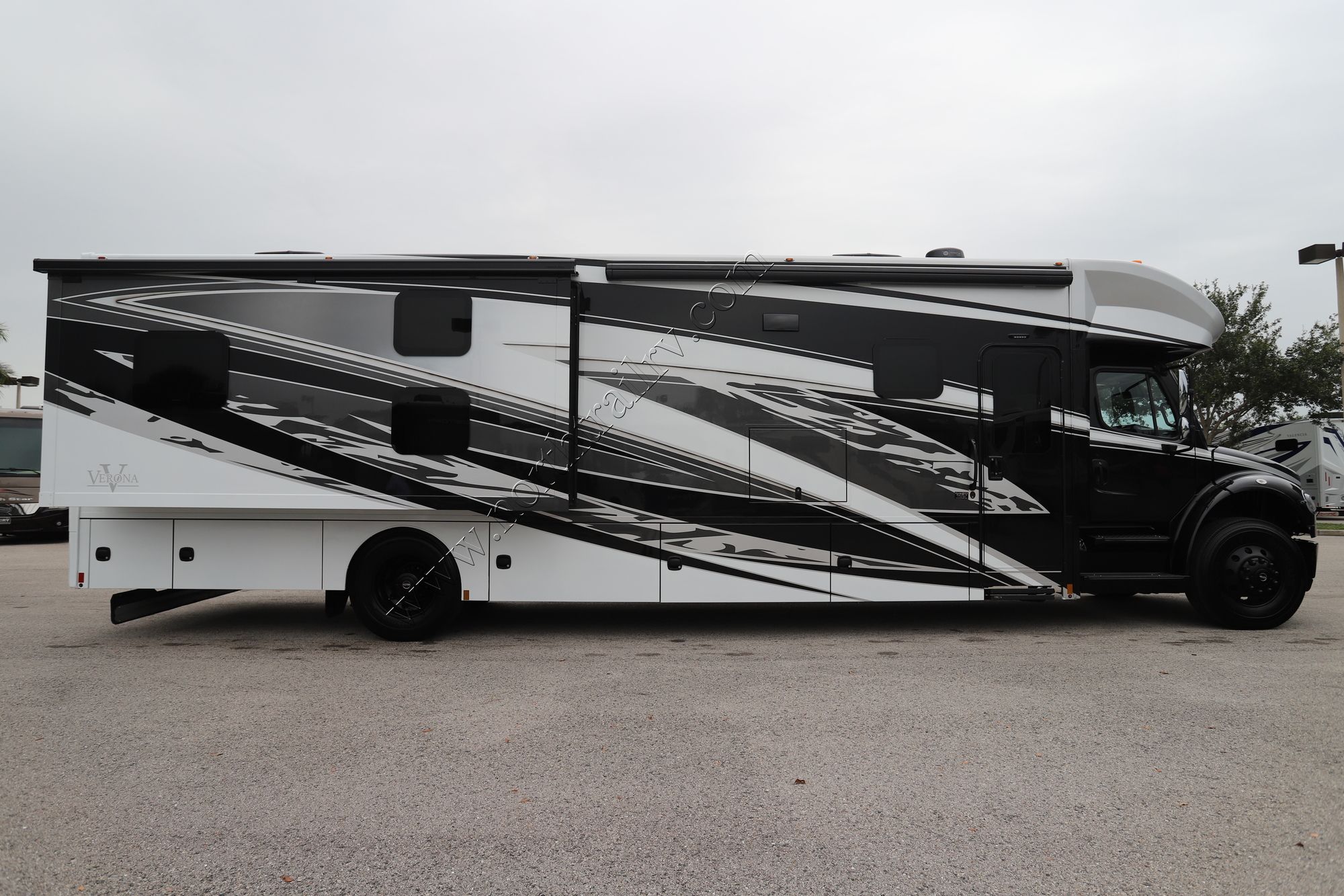 New 2026 Renegade Rv Verona 40VBH Super C  For Sale