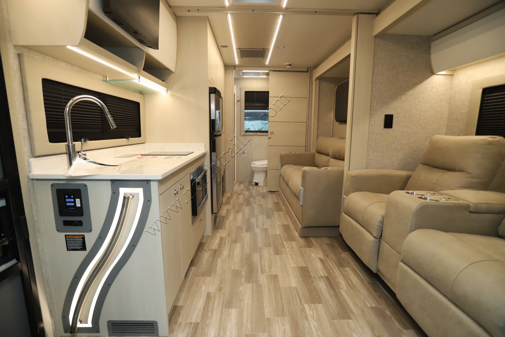 New 2026 Tiffin Motor Homes Wayfarer 25XRW Class C  For Sale