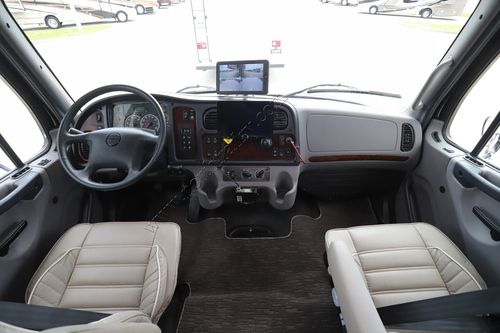 2024 Dynamax Europa 32KD