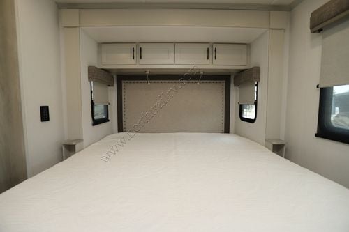 2024 Dynamax Europa 32KD
