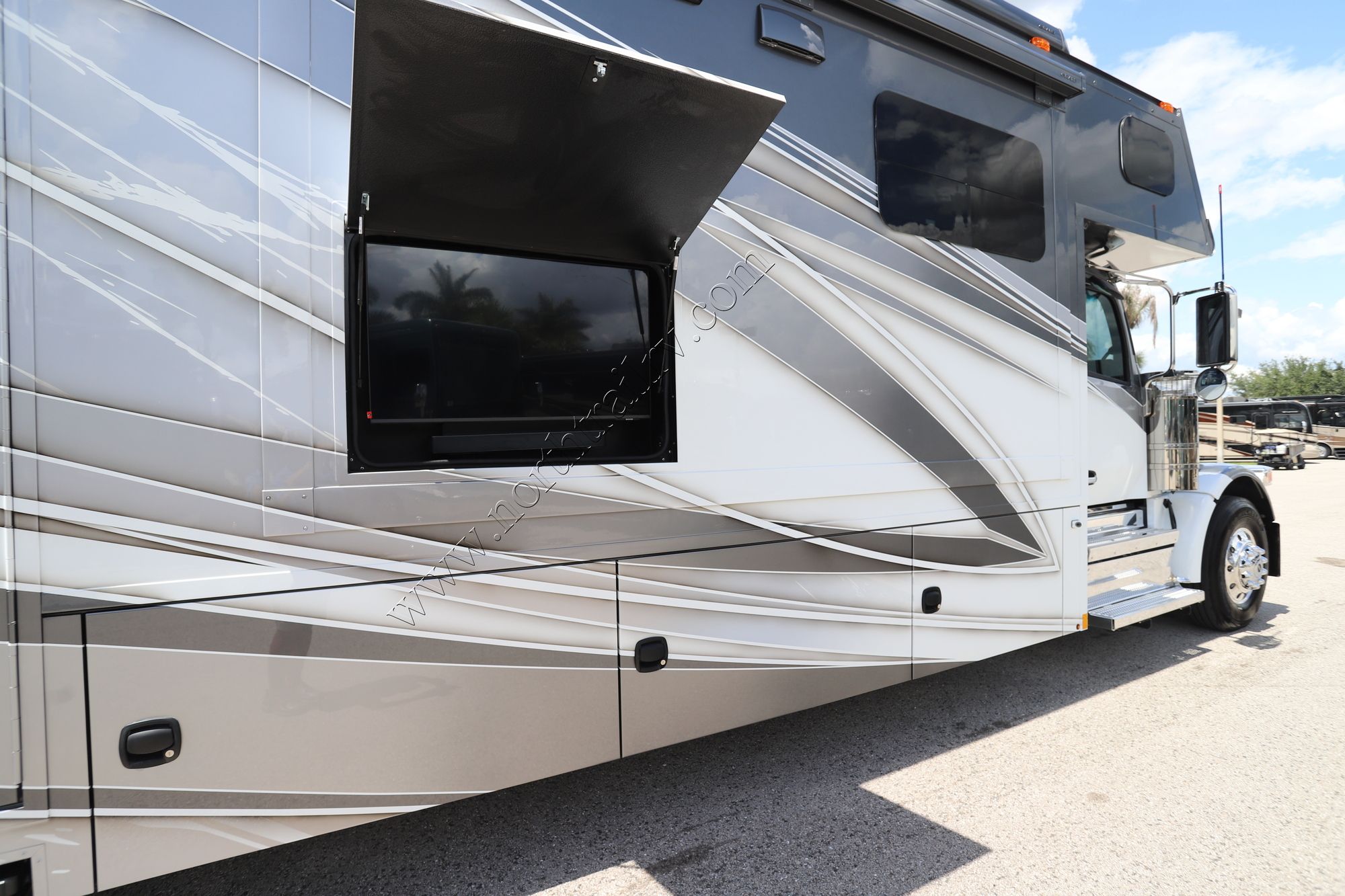 New 2026 Renegade Rv Classic 45CMR Super C  For Sale