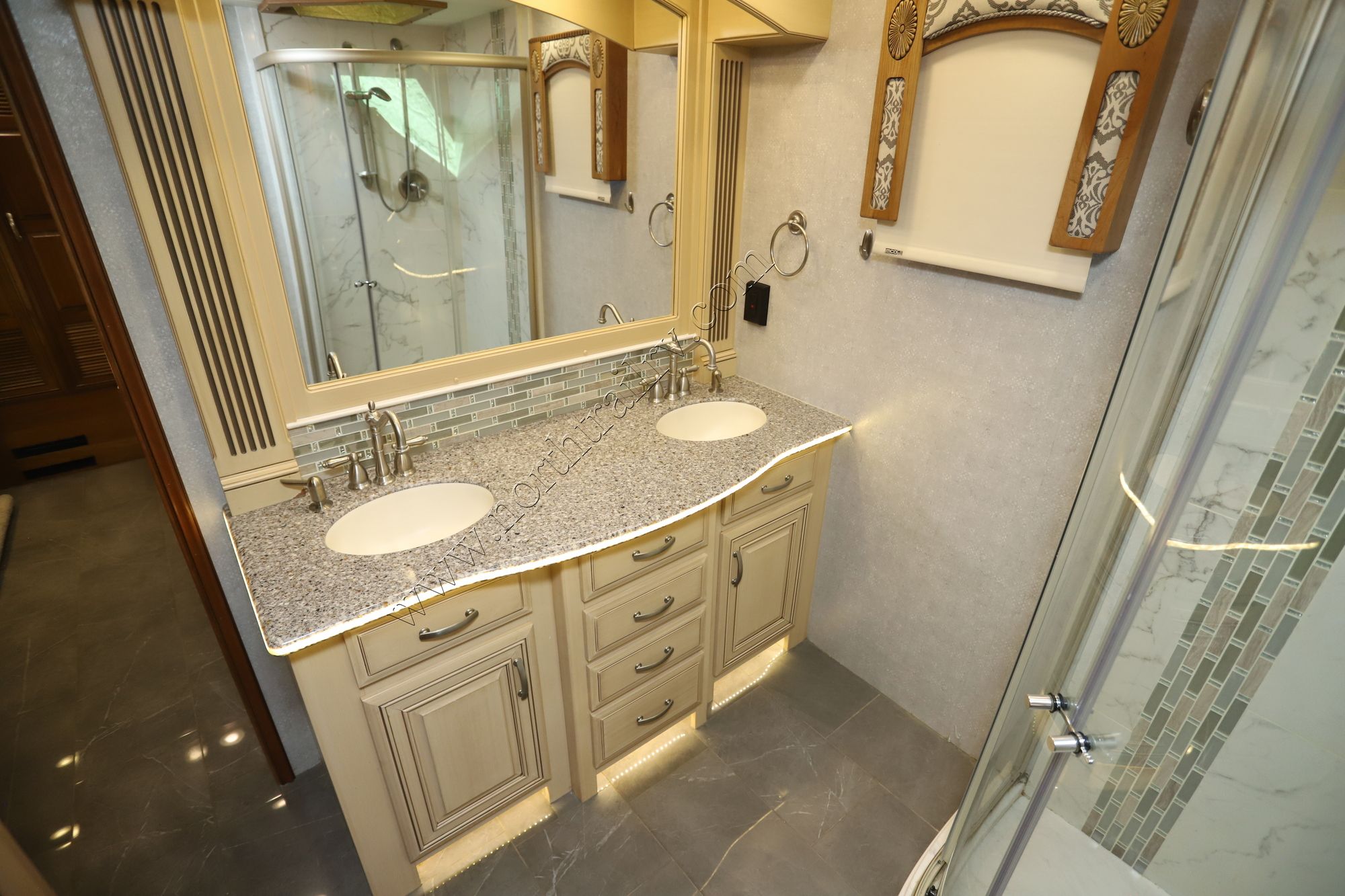 Used 2016 Entegra Anthem 44DLQ Class A  For Sale
