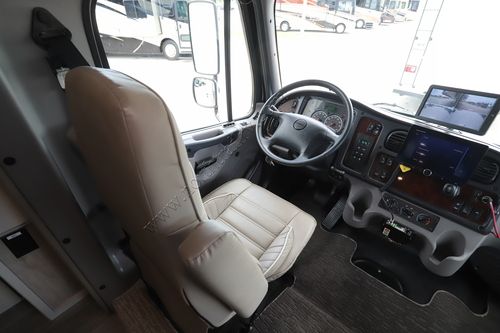 2024 Dynamax Europa 32KD