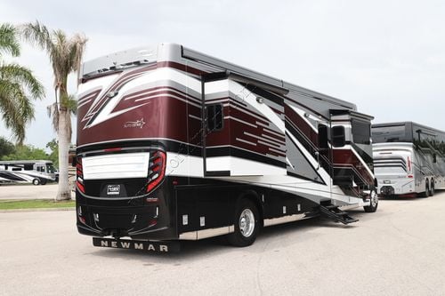 2023 Newmar Super Star 4065