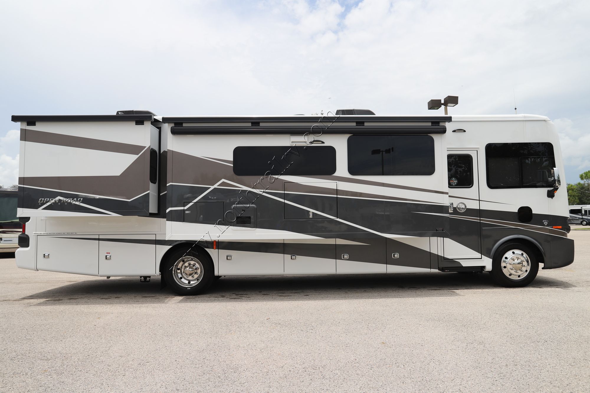 New 2026 Tiffin Motor Homes Allegro 34PA Class A  For Sale