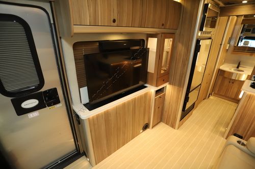 2021 Airstream Atlas Tommy Bahama