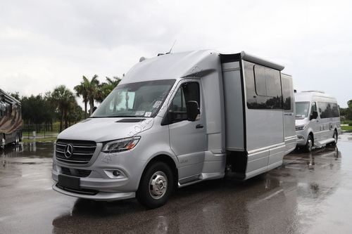 2021 Airstream Atlas Tommy Bahama
