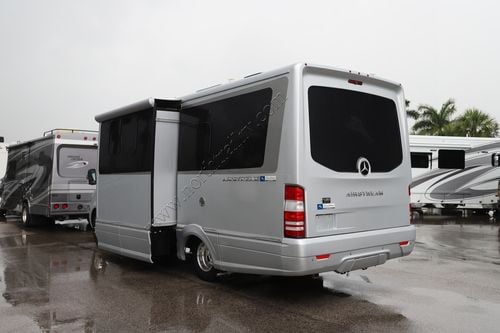 2021 Airstream Atlas Tommy Bahama