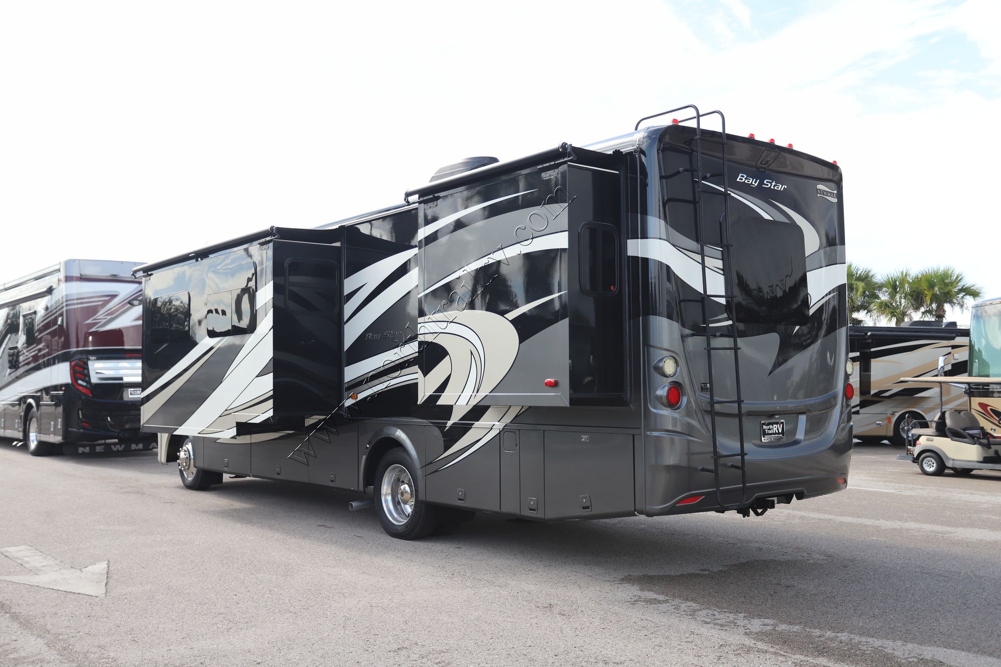 Used 2015 Newmar Bay Star 3308 Class A  For Sale