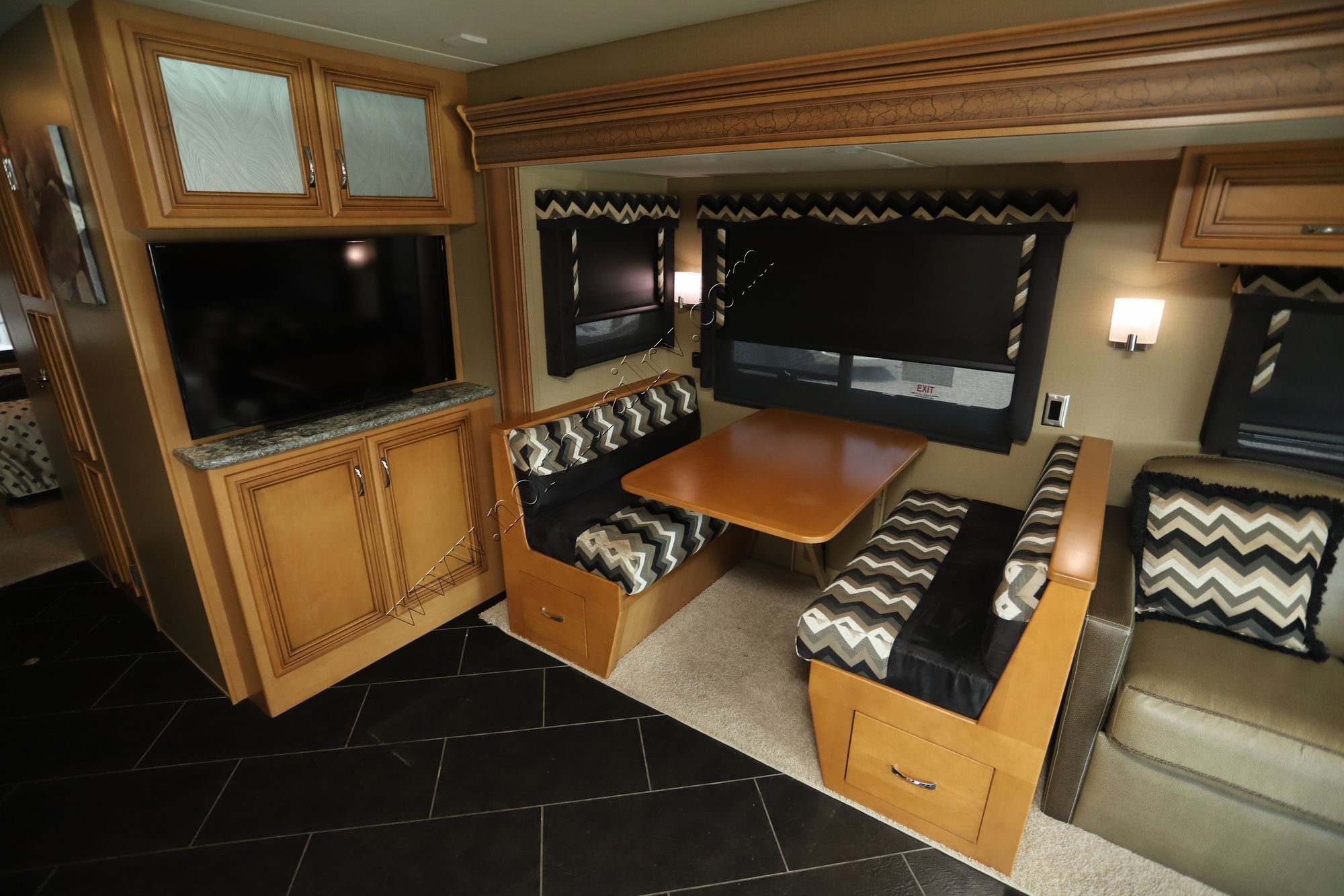 Used 2015 Newmar Bay Star 3308 Class A  For Sale