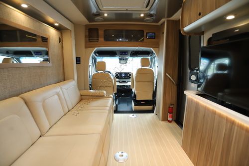 2021 Airstream Atlas Tommy Bahama