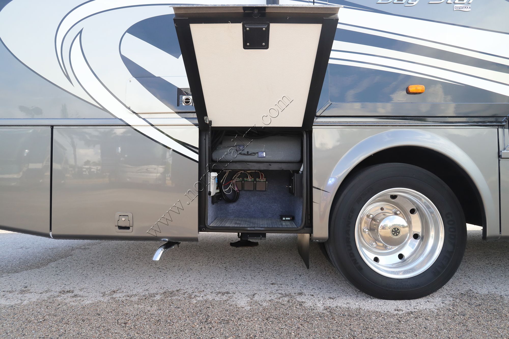 Used 2015 Newmar Bay Star 3308 Class A  For Sale