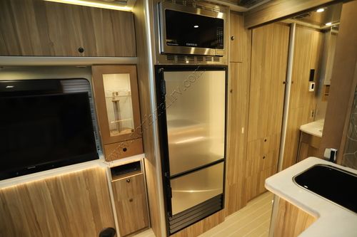 2021 Airstream Atlas Tommy Bahama