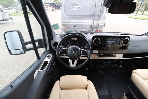 2021 Airstream Atlas Tommy Bahama