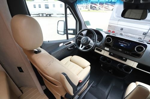 2021 Airstream Atlas Tommy Bahama