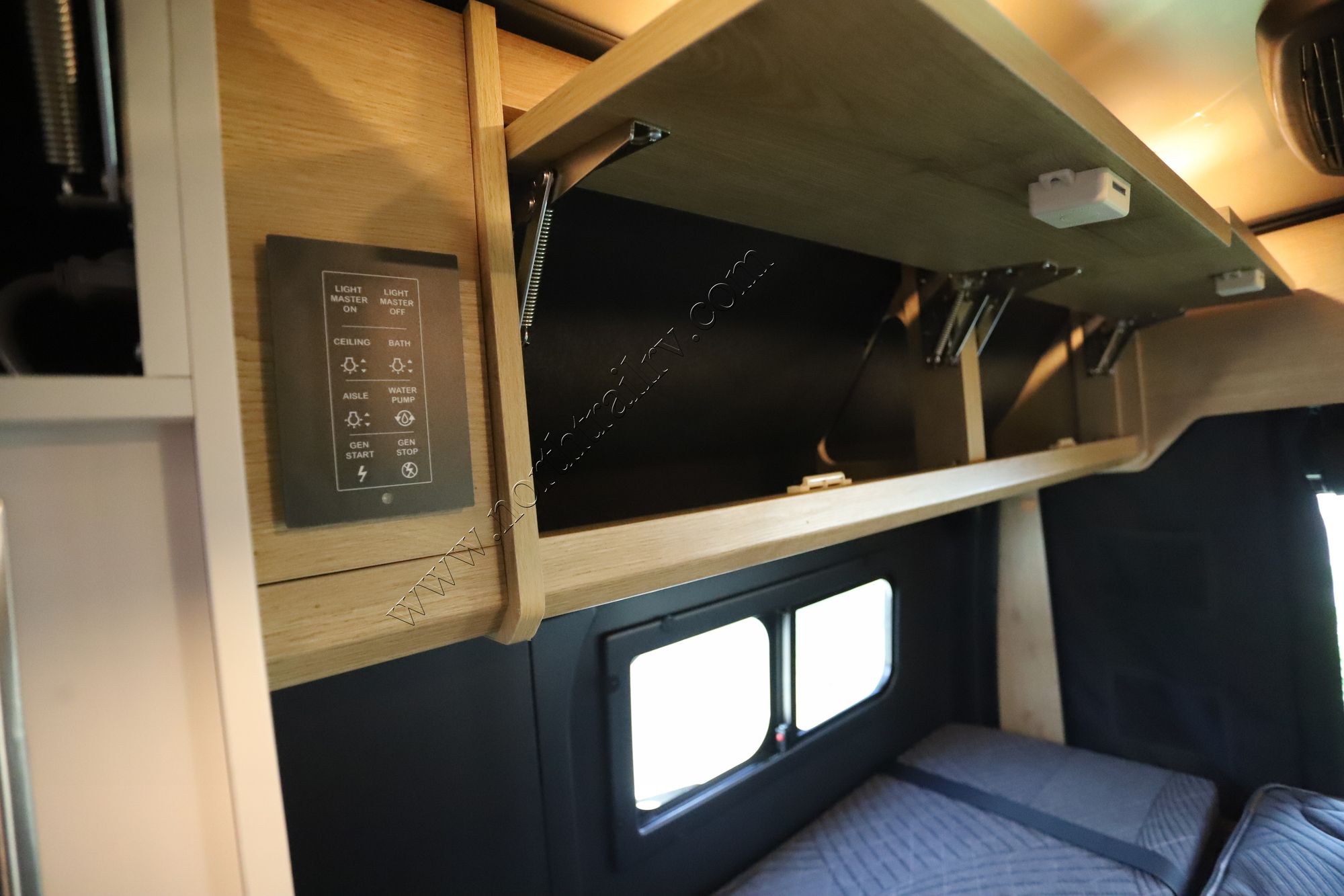 Used 2025 Airstream Rangeline RGN 25 Class B  For Sale