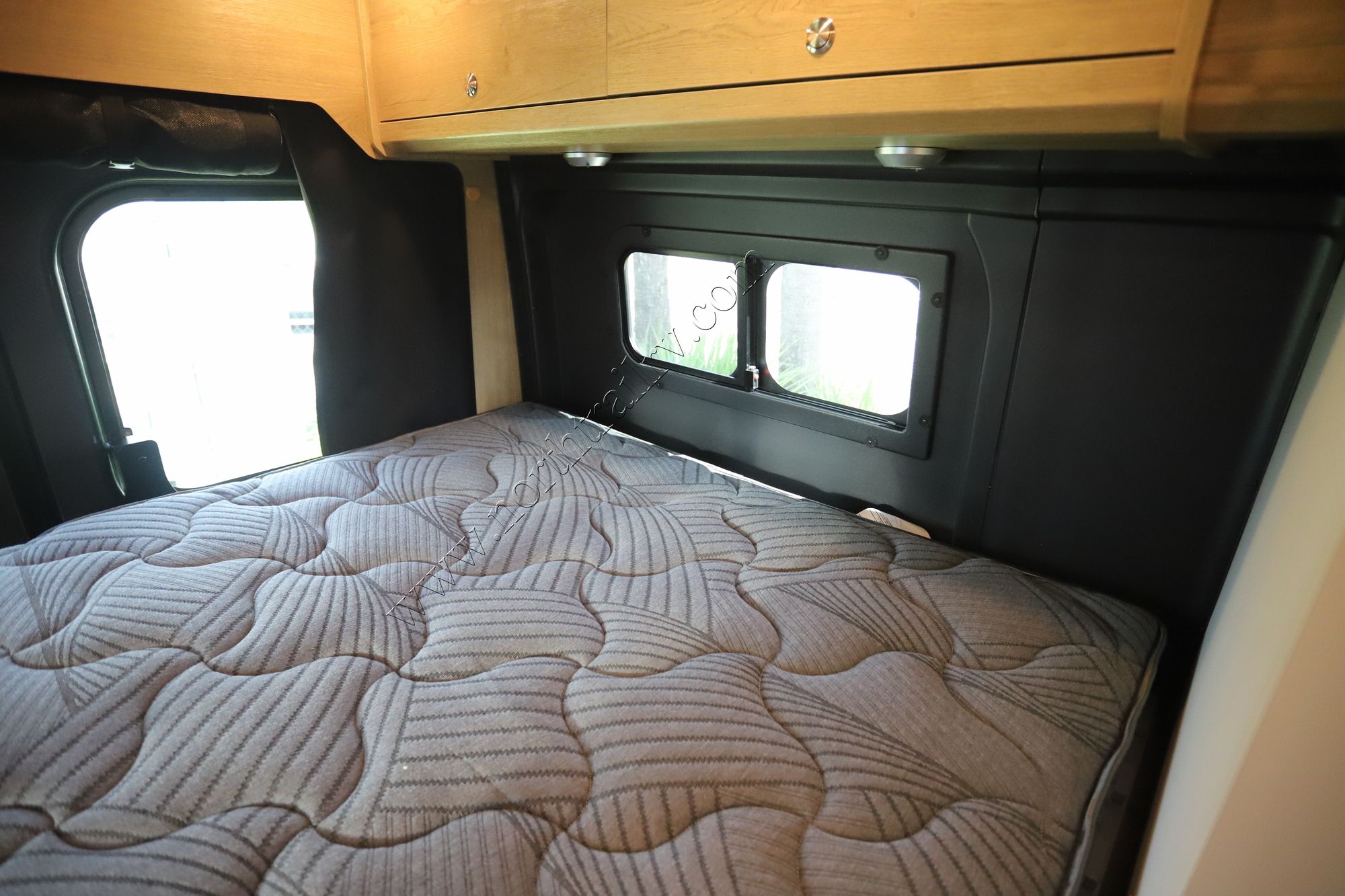 Used 2025 Airstream Rangeline RGN 25 Class B  For Sale