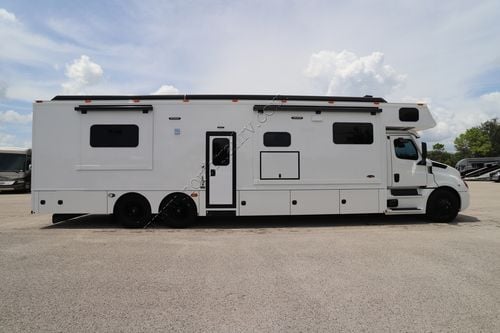 2026 Renegade Rv Classic 45CMR Super C
