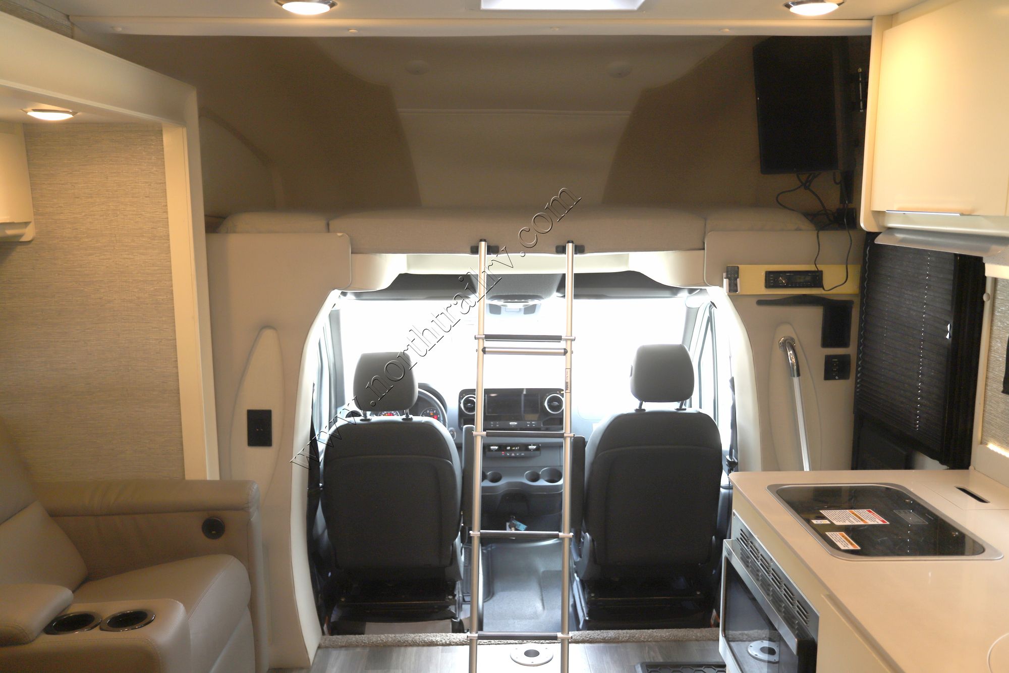 Used 2020 Tiffin Motor Homes Wayfarer 24RW Class C  For Sale
