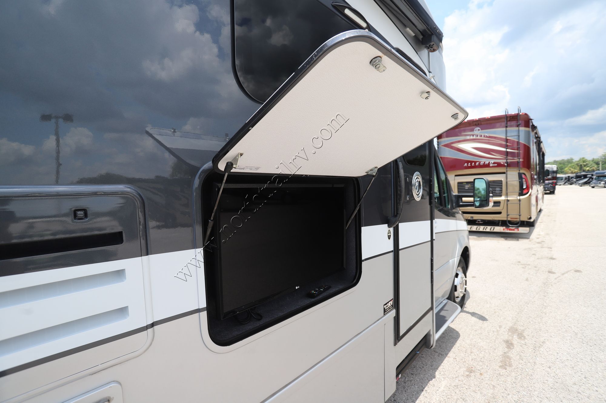 Used 2020 Tiffin Motor Homes Wayfarer 24RW Class C  For Sale