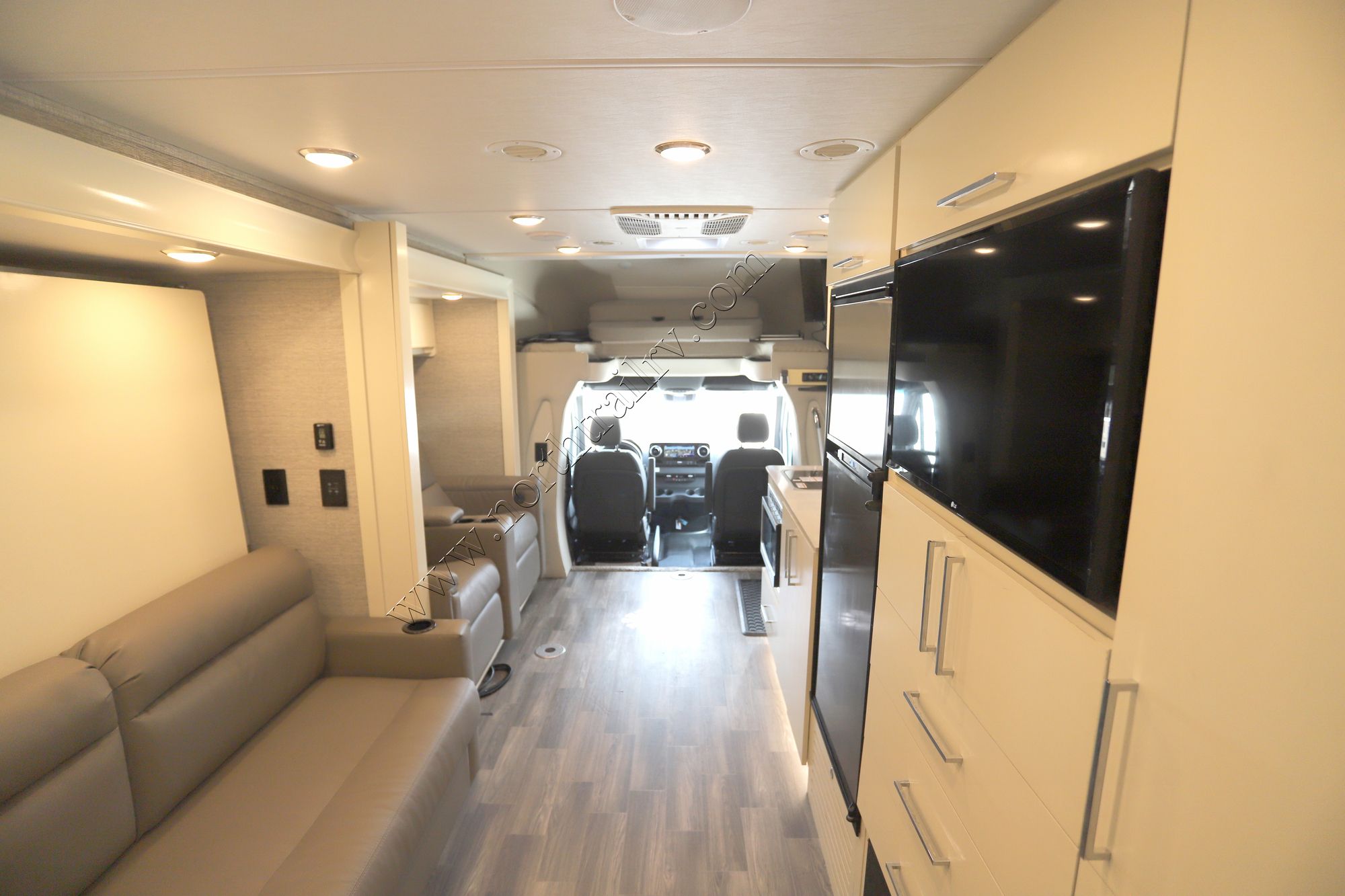Used 2020 Tiffin Motor Homes Wayfarer 24RW Class C  For Sale