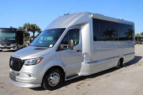 2026 Airstream Atlas Tommy Bahama