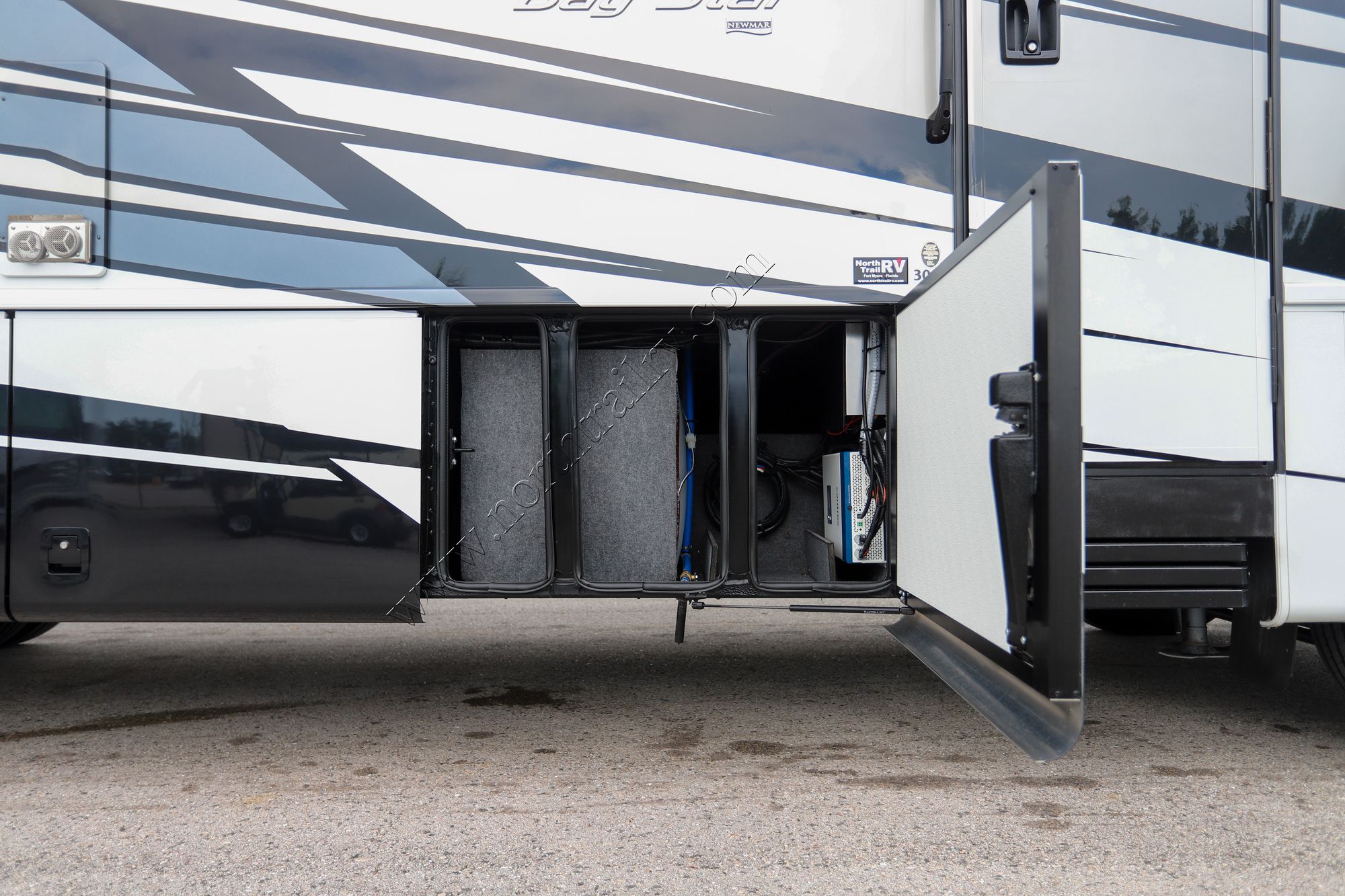Used 2025 Newmar Bay Star 3014 Class A  For Sale