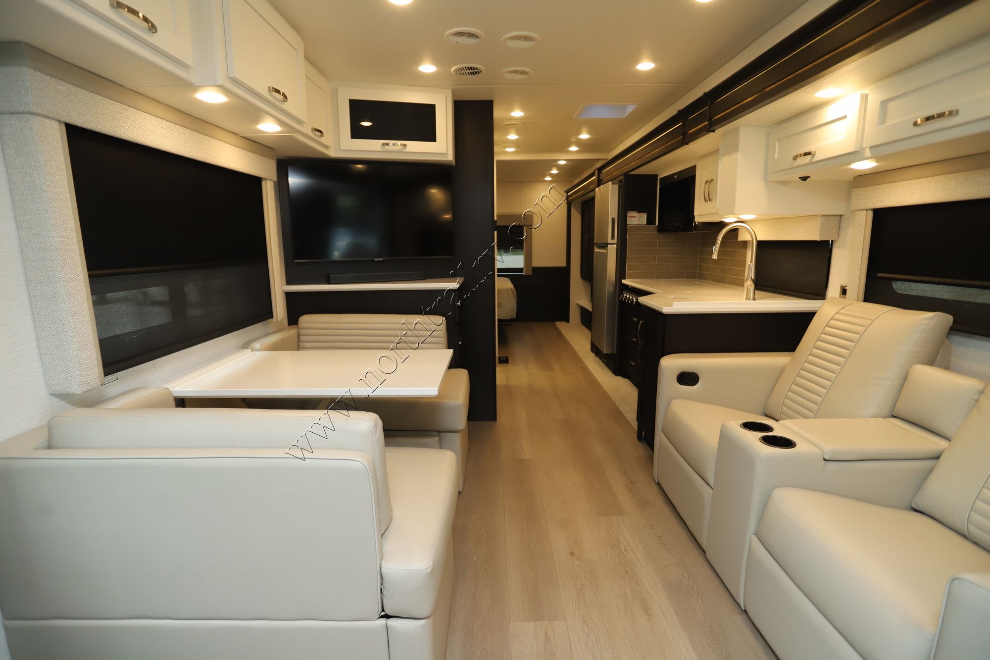 Used 2025 Newmar Bay Star 3014 Class A  For Sale
