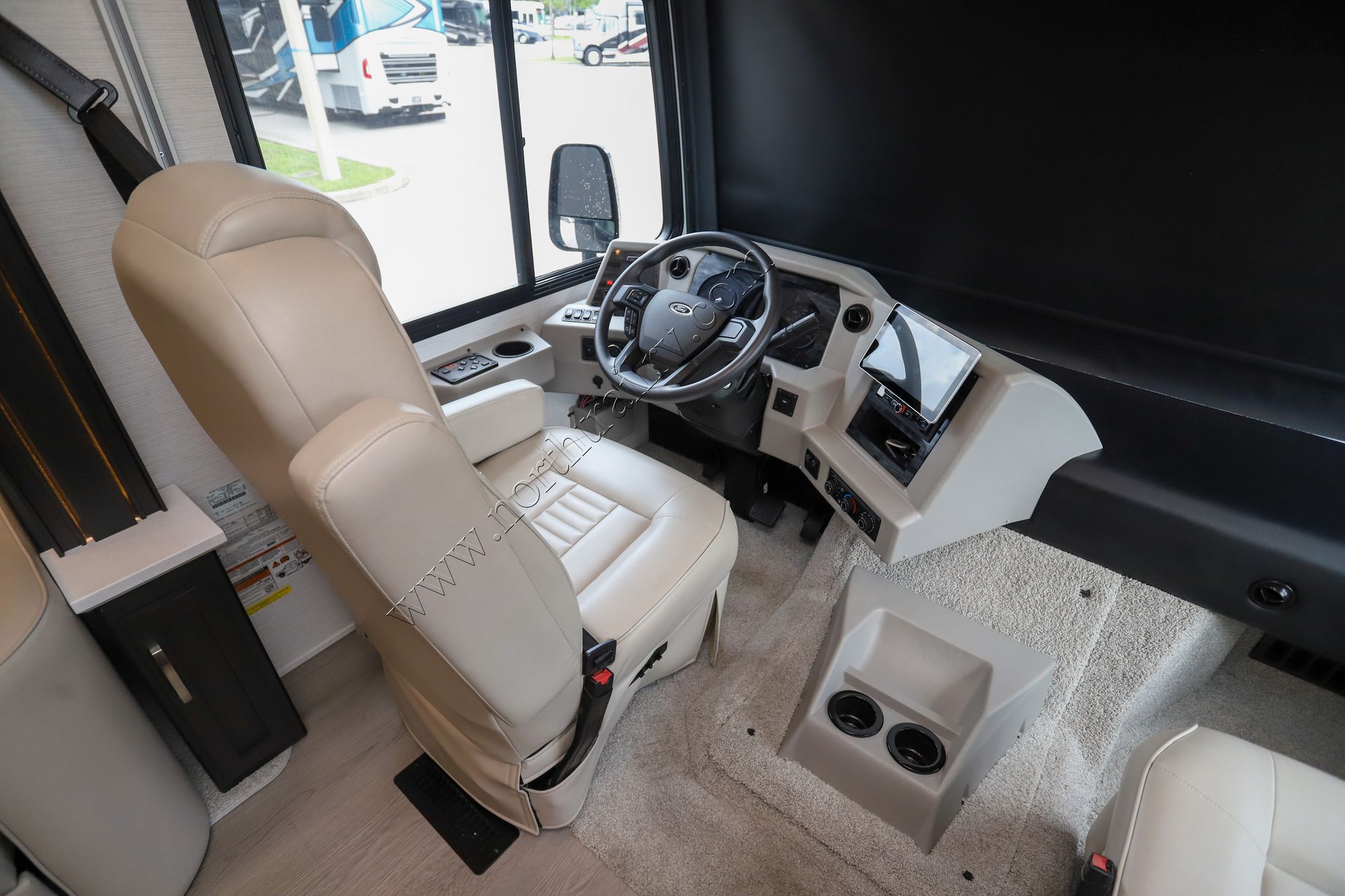 Used 2025 Newmar Bay Star 3014 Class A  For Sale